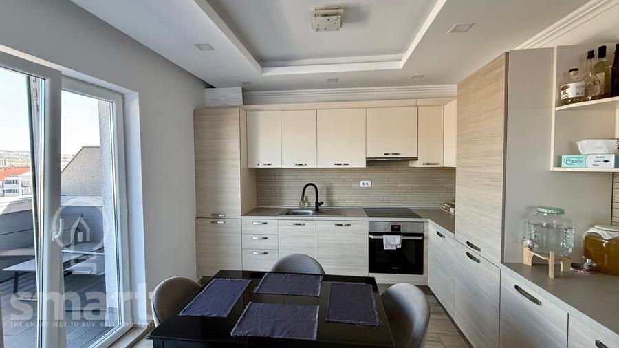 Apartament cu 3 camere semidecomandat, mobilat în Între Lacuri