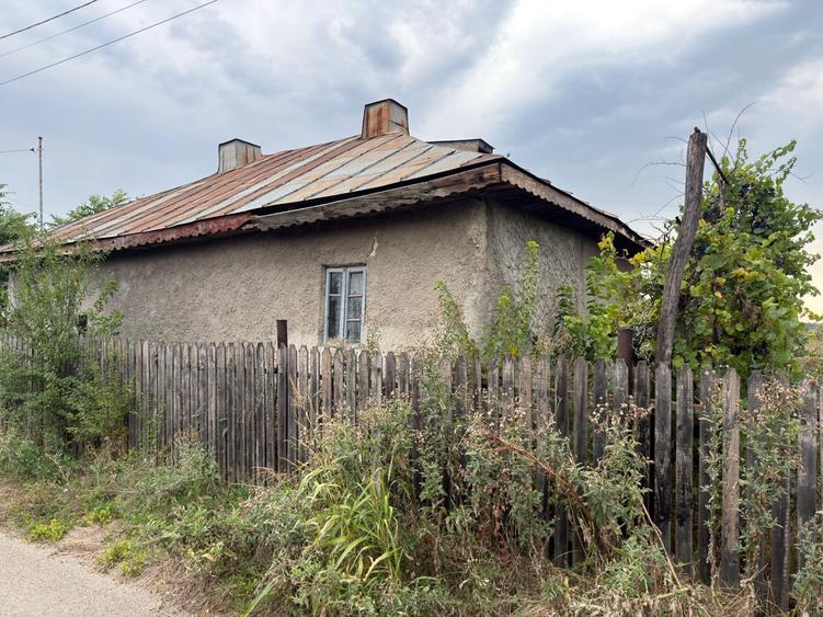 Casă cu 4 camere în Milcovățu