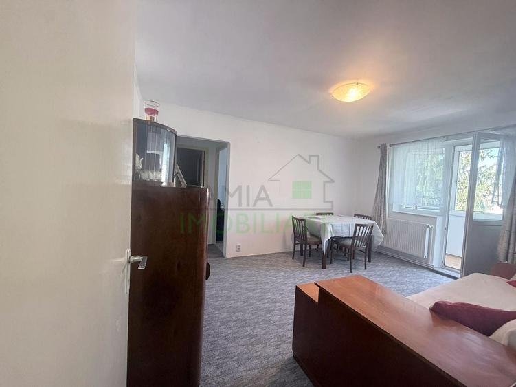 Apartament cu 2 camere semidecomandat, mobilat în Tractorul
