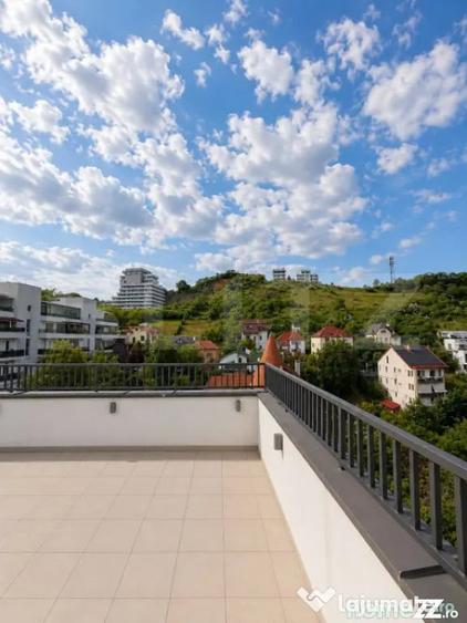 Apartament cu 7 camere decomandat în Grigorescu