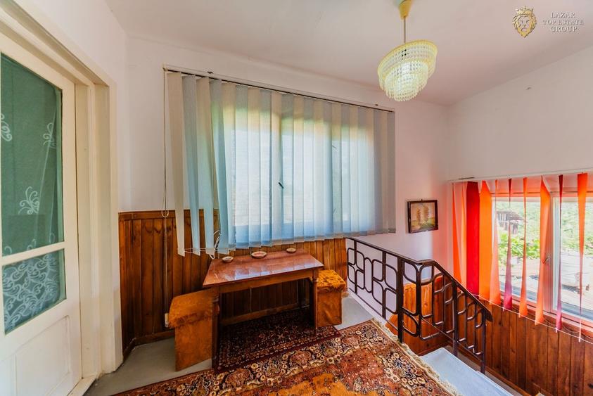Casă individuală cu 7 camere cu Canalizare în Dorobanți