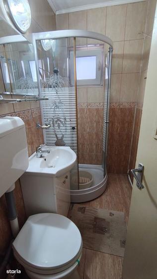 Apartament cu 3 camere semidecomandat în Cetate