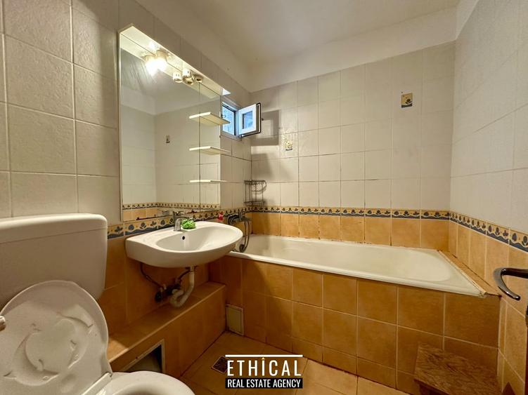 Apartament cu 3 camere decomandat în Drumul Taberei