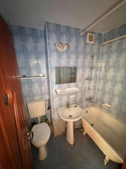 Apartament cu 3 camere semidecomandat în Micro 40