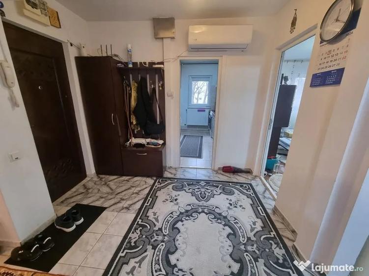 Apartament cu 4 camere decomandat în Poarta 6