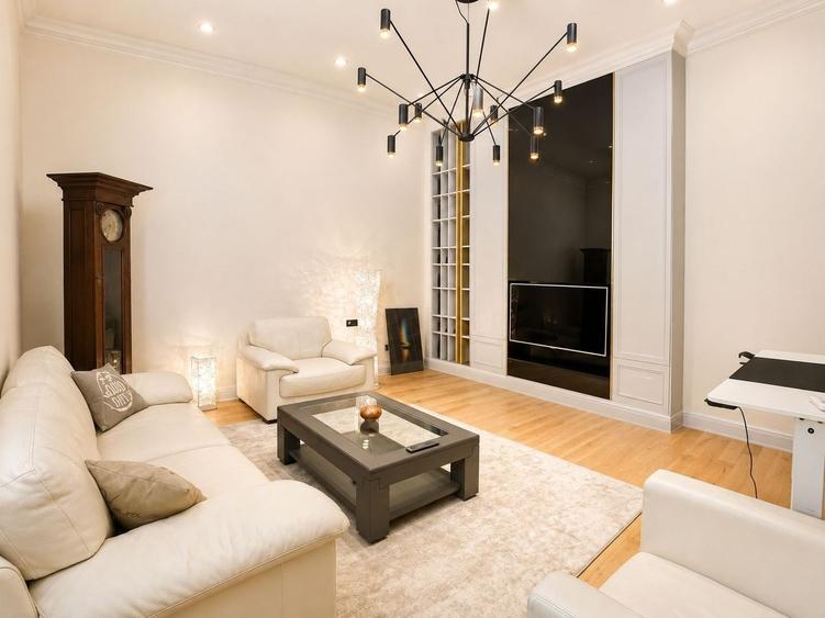 Apartament cu 3 camere semidecomandat, mobilat în Ultracentral