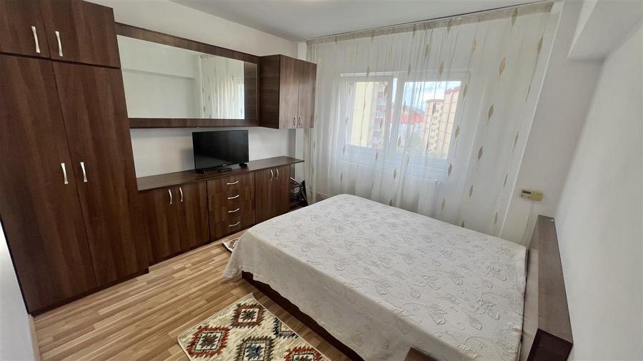 Apartament cu 3 camere decomandat, mobilat în Răcădău