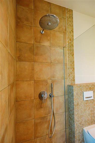 Casă individuală cu 4 camere cu Canalizare în Obor