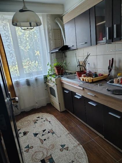 Apartament cu 3 camere decomandat, mobilat în Central