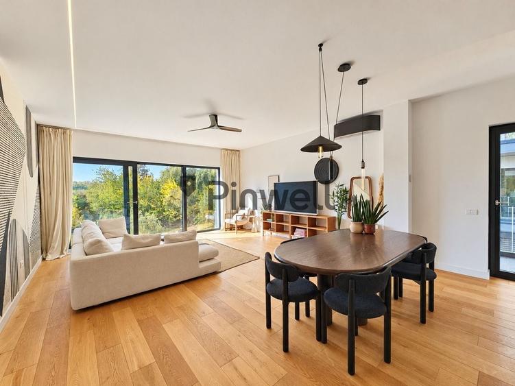 Apartament cu 3 camere semidecomandat, mobilat în Central