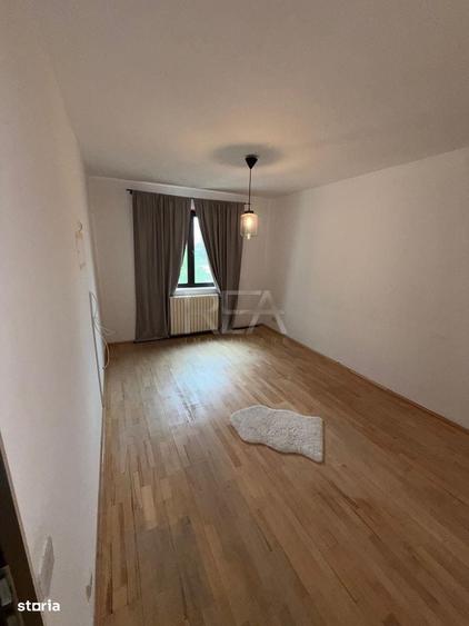 Apartament cu 4 camere semidecomandat în Crângași
