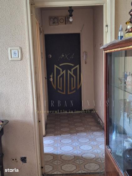 Apartament cu 3 camere semidecomandat în Crângași