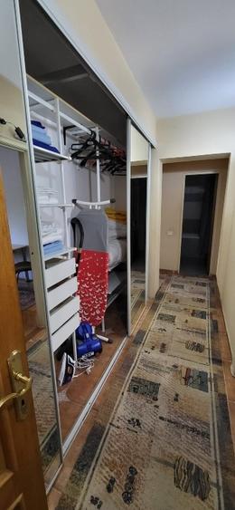 Apartament cu 4 camere semidecomandat, mobilat în City Park Mall