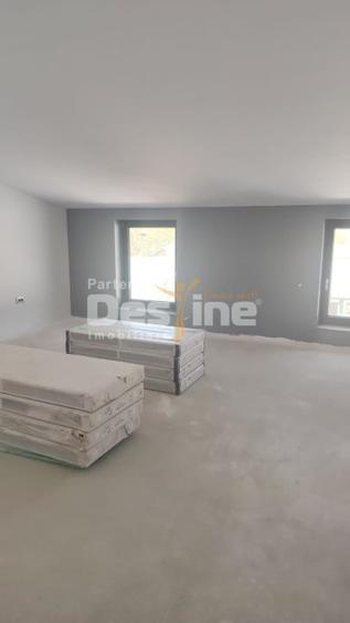 Spațiu comercial, de 386 mp, în Bălteni