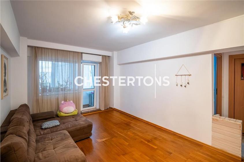 Apartament cu 3 camere semidecomandat, mobilat în 13 Septembrie