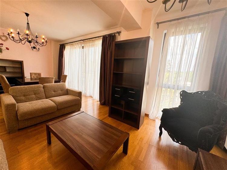 Apartament cu 3 camere decomandat, mobilat în Central