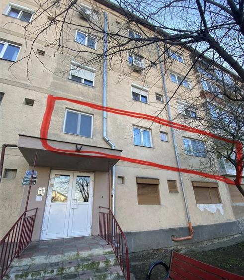 Apartament cu 3 camere semidecomandat în Rogerius