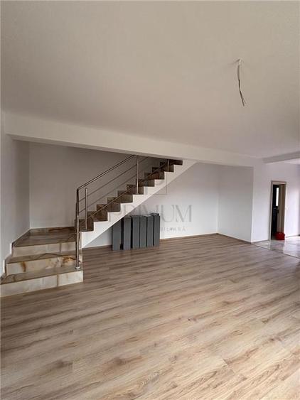 Duplex cu 5 camere cu Canalizare în Moșnița Nouă