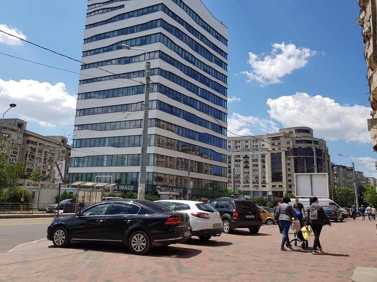Apartament cu 4 camere decomandat în Muncii