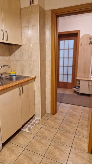 Apartament cu 3 camere decomandat în Aviației