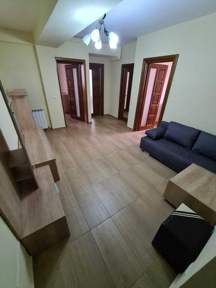 Apartament cu 3 camere decomandat în Precista