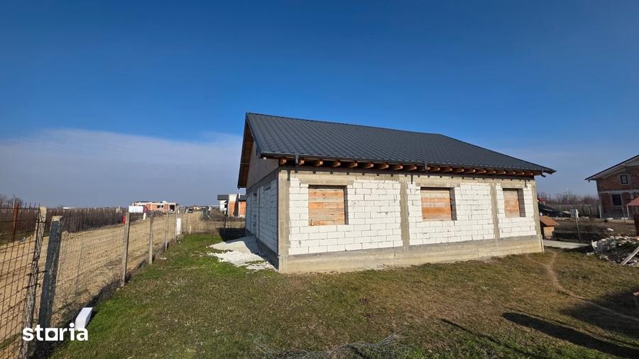 Casă cu 4 camere cu Teren 400 Mp în Câmpineanca