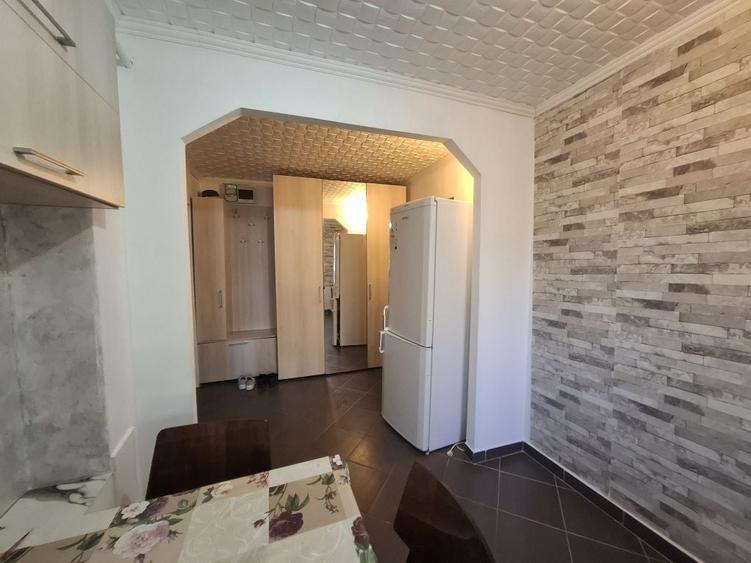 Apartament cu 2 camere decomandat în 1 Mai