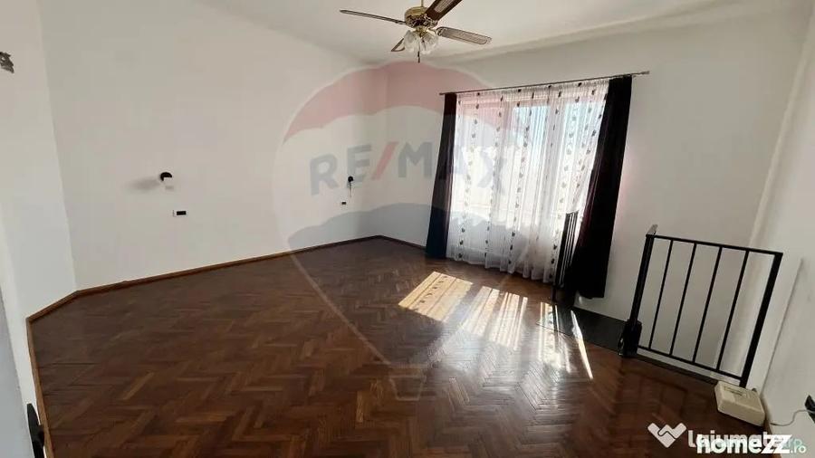 Casă cu 3 camere cu Teren 300 Mp în Central