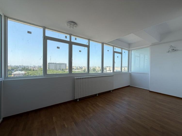Penthouse cu 5 camere decomandat în Parcul Carol