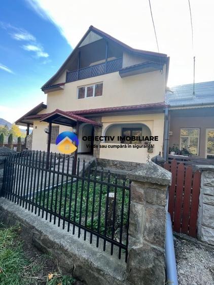 Casă cu 6 camere cu Teren 878 Mp în Tarcău