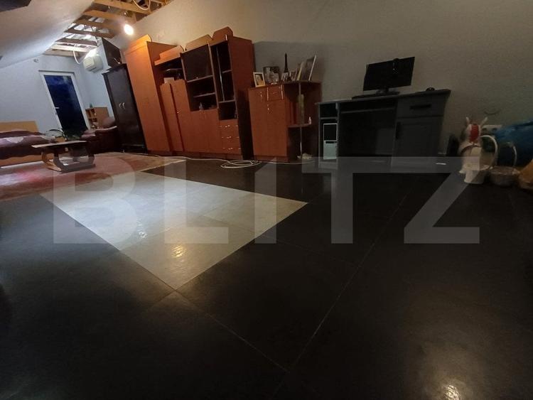 Casă individuală cu 6 camere cu Canalizare în Central