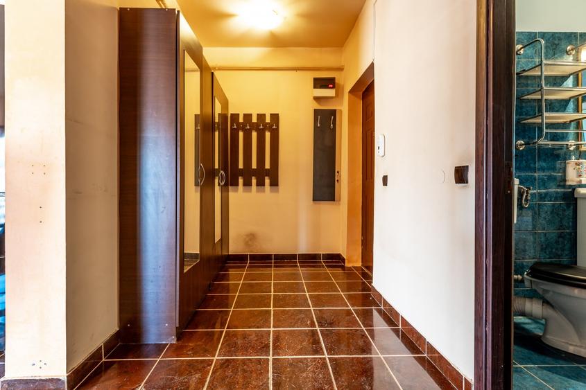 Apartament cu 2 camere semidecomandat, mobilat în Florești