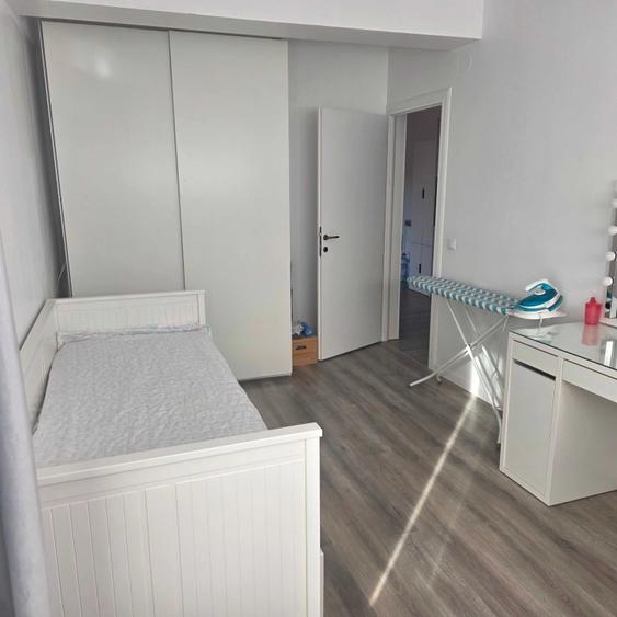 Apartament cu 3 camere decomandat în Exterior Vest