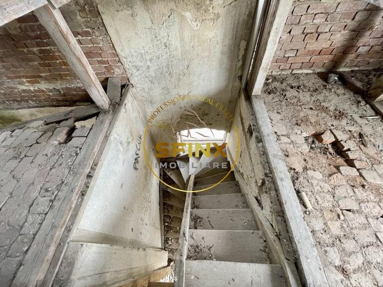 Casă individuală cu 12 camere cu Teren 2998 Mp în Costești