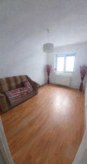 Apartament cu 3 camere decomandat în Micro 21