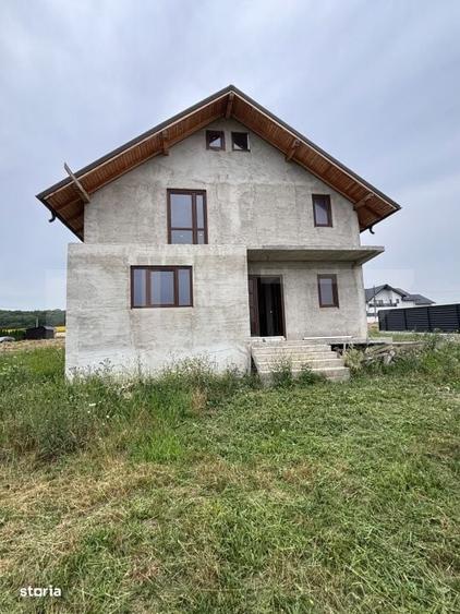 Casă cu 4 camere în Roșu