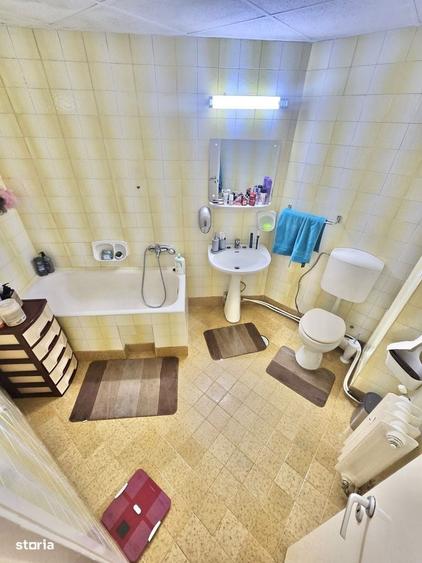 Apartament cu 4 camere decomandat în Central