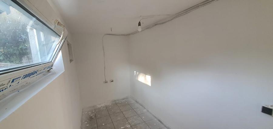 Casă individuală cu 3 camere cu Canalizare în Central
