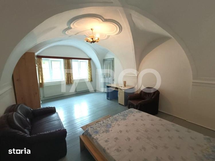 Apartament cu 3 camere semidecomandat în Orașul de Jos