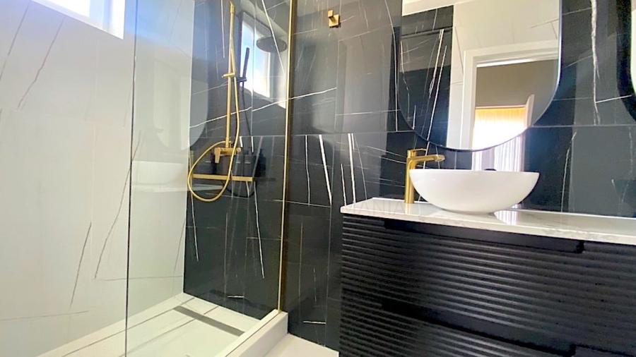 Casă individuală cu 5 camere cu Piscina în Tunari