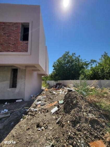 Casă cu 3 camere cu Teren 277 Mp în Odăi