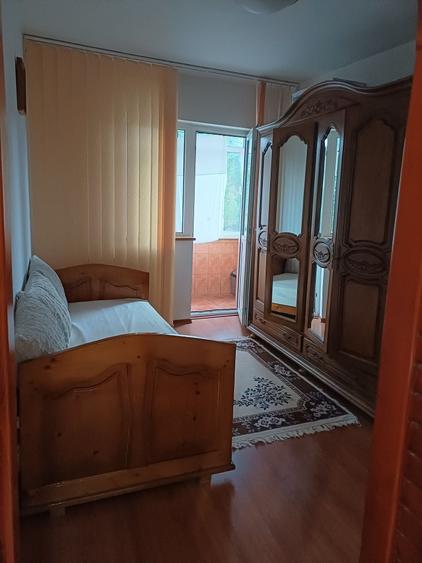 Apartament cu 3 camere decomandat în Exterior Vest