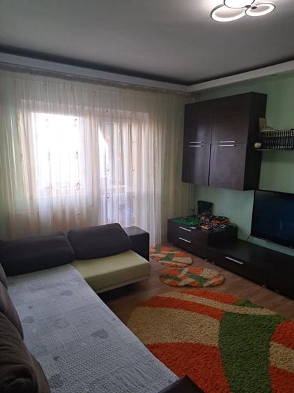 Apartament cu 2 camere semidecomandat în Mioriței