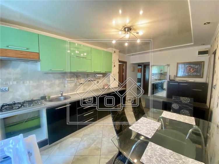 Apartament cu 3 camere decomandat în Turnișor