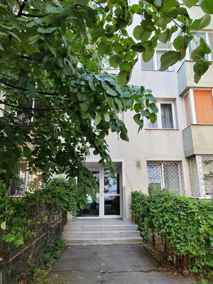 Apartament cu 2 camere semidecomandat, mobilat în Basarabia