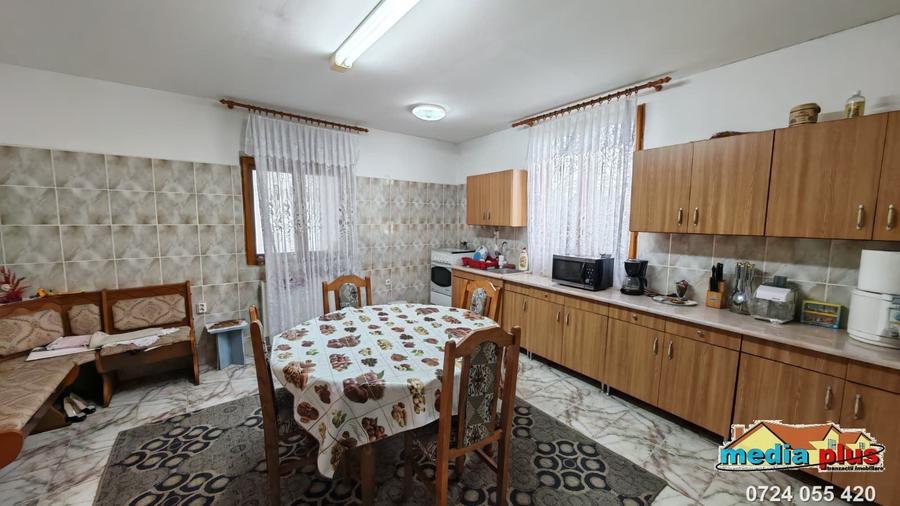 Casă individuală cu 4 camere cu Teren 2422 Mp în Foltești