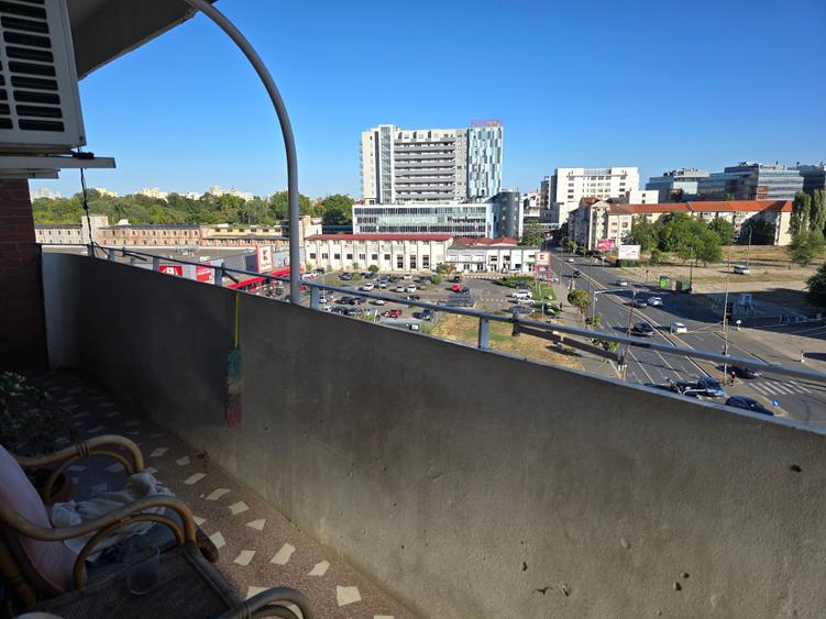 Apartament cu 3 camere decomandat în Gheorghe Lazăr