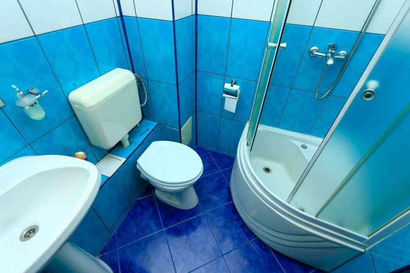 Apartament cu 3 camere semidecomandat, mobilat în Mihai Bravu