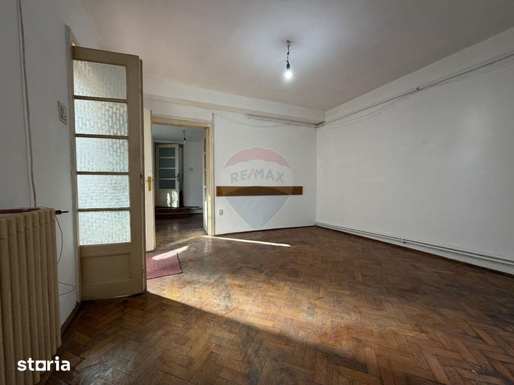 Casă cu 6 camere cu Teren 390 Mp în Floreasca