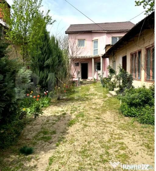 Casă cu 4 camere cu Teren 1480 Mp în Brădești